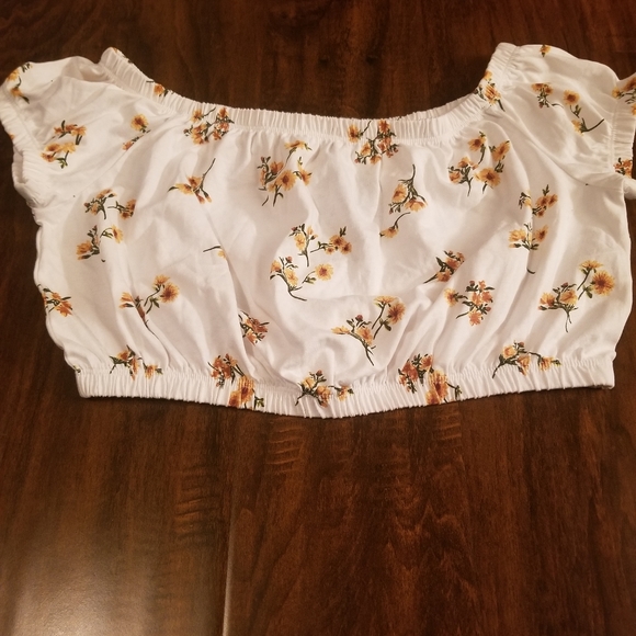 FOREVER 21 Floral Crop Top - Picture 2 of 3